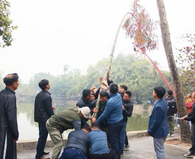 Dựng cây nêu đón Tết ở Quốc Oai: Gửi gắm khát vọng bình an, giữ gìn hồn cốt truyền thống Việt