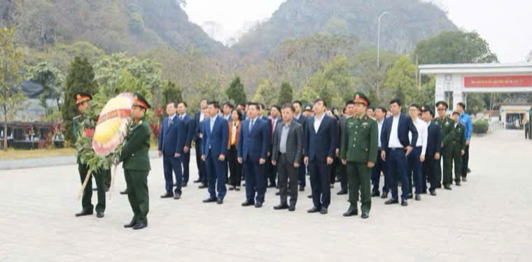 Huyện Quốc Oai tưởng niệm các Anh hùng liệt sĩ, phát huy truyền thống cách mạng, quyết tâm xây dựng quê hương ngày càng phát triển