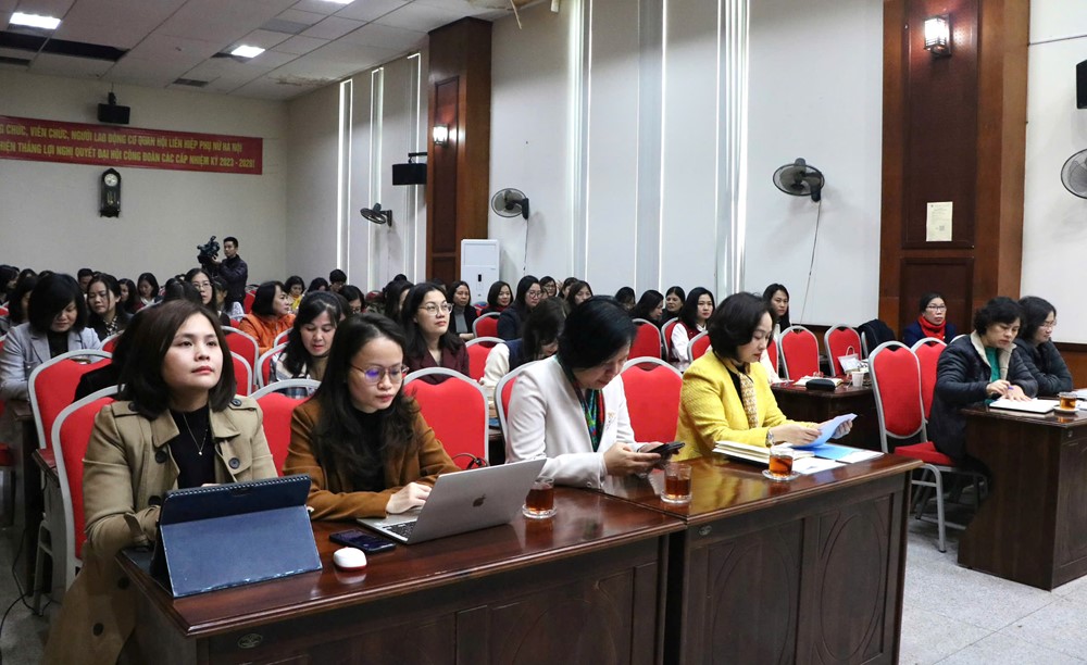 Hội LHPN Hà Nội tăng cường năng lực giám sát, phản biện xã hội: Chủ động thích ứng chính sách mới, lan tỏa tinh thần pháp luật đến từng hội viên