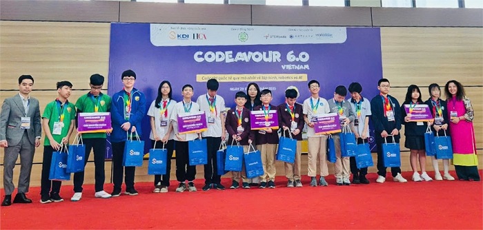Học sinh THCS Nam Từ Liêm ghi dấu ấn tại sân chơi công nghệ quốc tế Codeavour 6.0