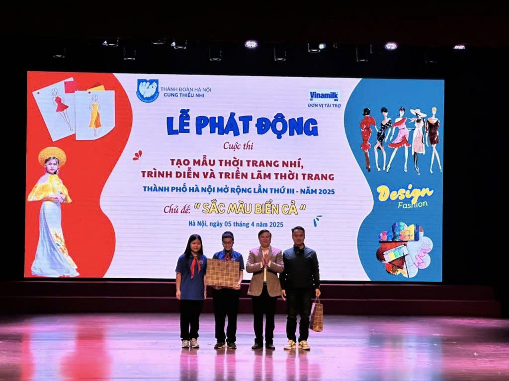 “Sắc màu biển cả” thắp lửa đam mê thời trang nhí Thủ đô