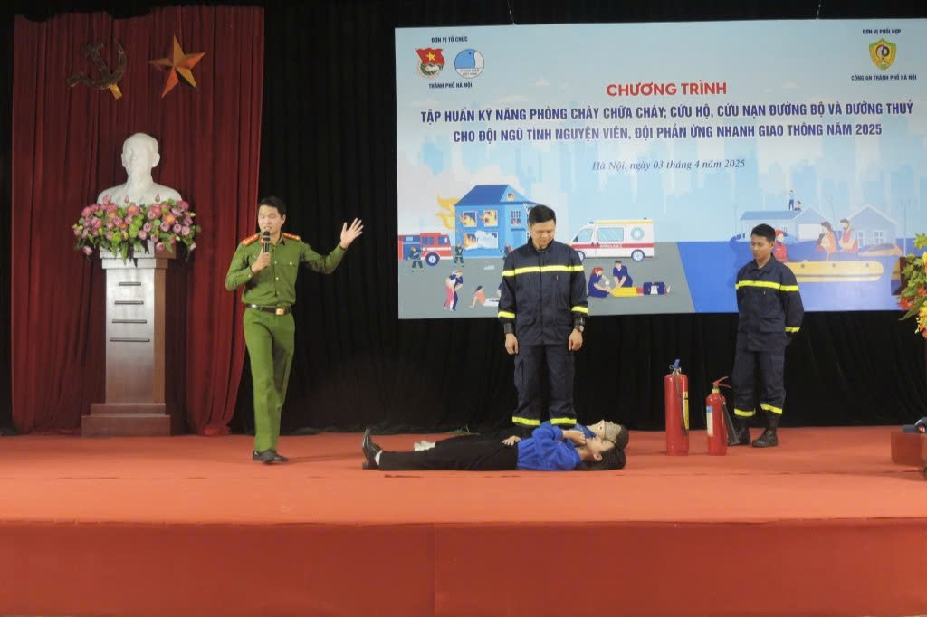 Trang bị kỹ năng thực chiến cho đoàn viên Thủ đô: Lan tỏa văn hóa giao thông - chủ động cứu hộ, cứu nạn
