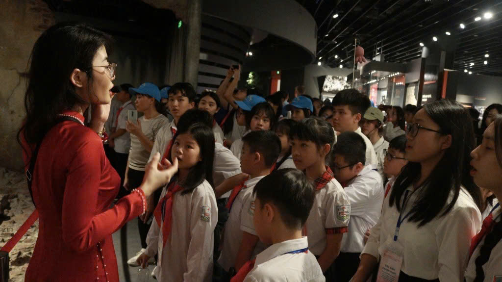 Khơi nguồn yêu nước từ ký ức lịch sử: Món quà đặc biệt dành tặng những “Cháu ngoan Bác Hồ”
