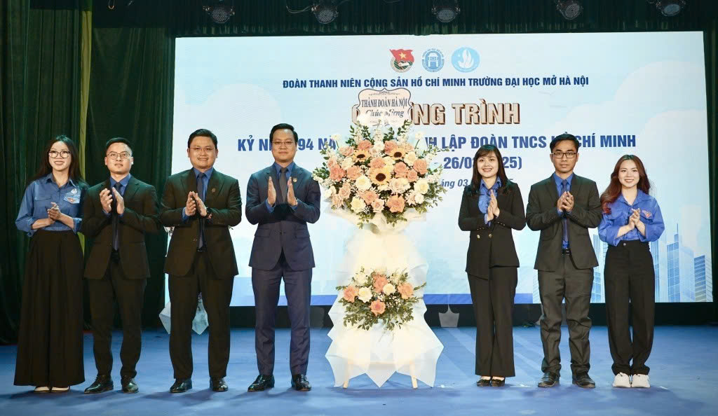 Khơi dậy khát vọng cống hiến từ bản sắc thanh niên Đại học Mở Hà Nội