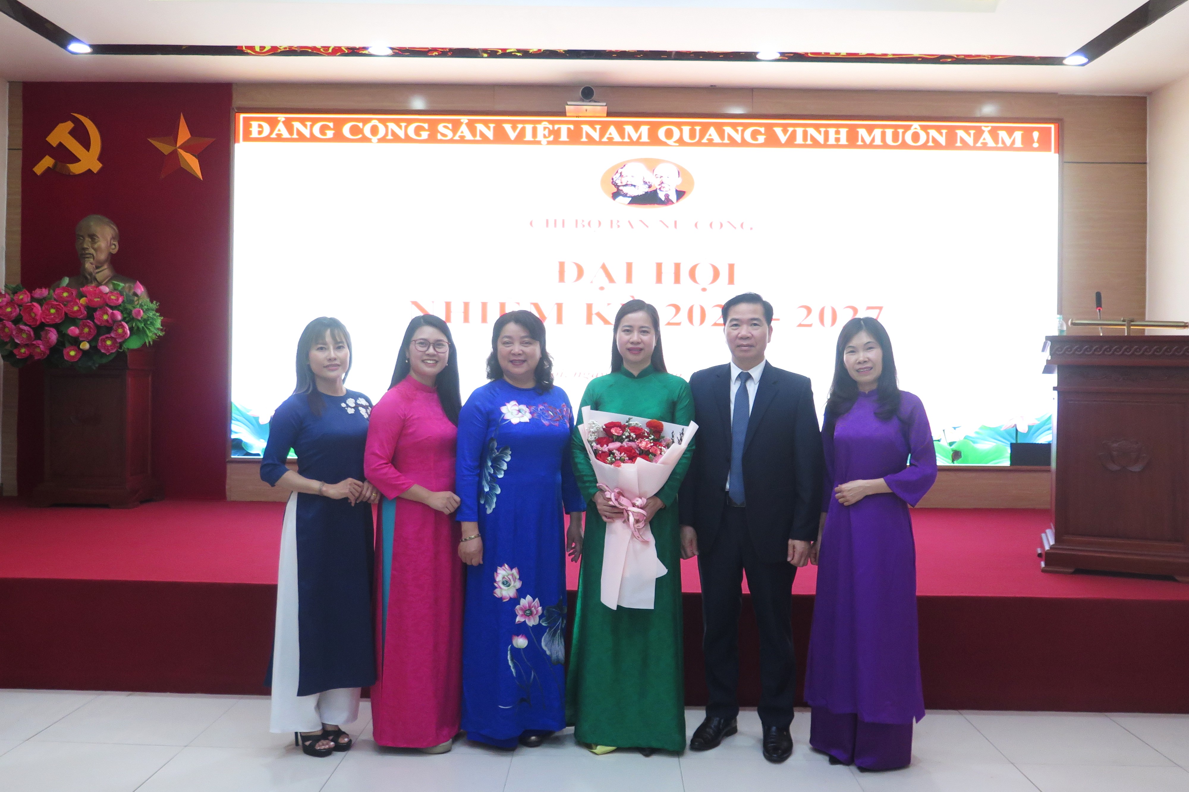 Chi bộ Ban Nữ công LĐLĐ thành phố Hà Nội tổ chức Đại hội nhiệm kỳ 2025-2027: Đoàn kết, đổi mới, phát triển