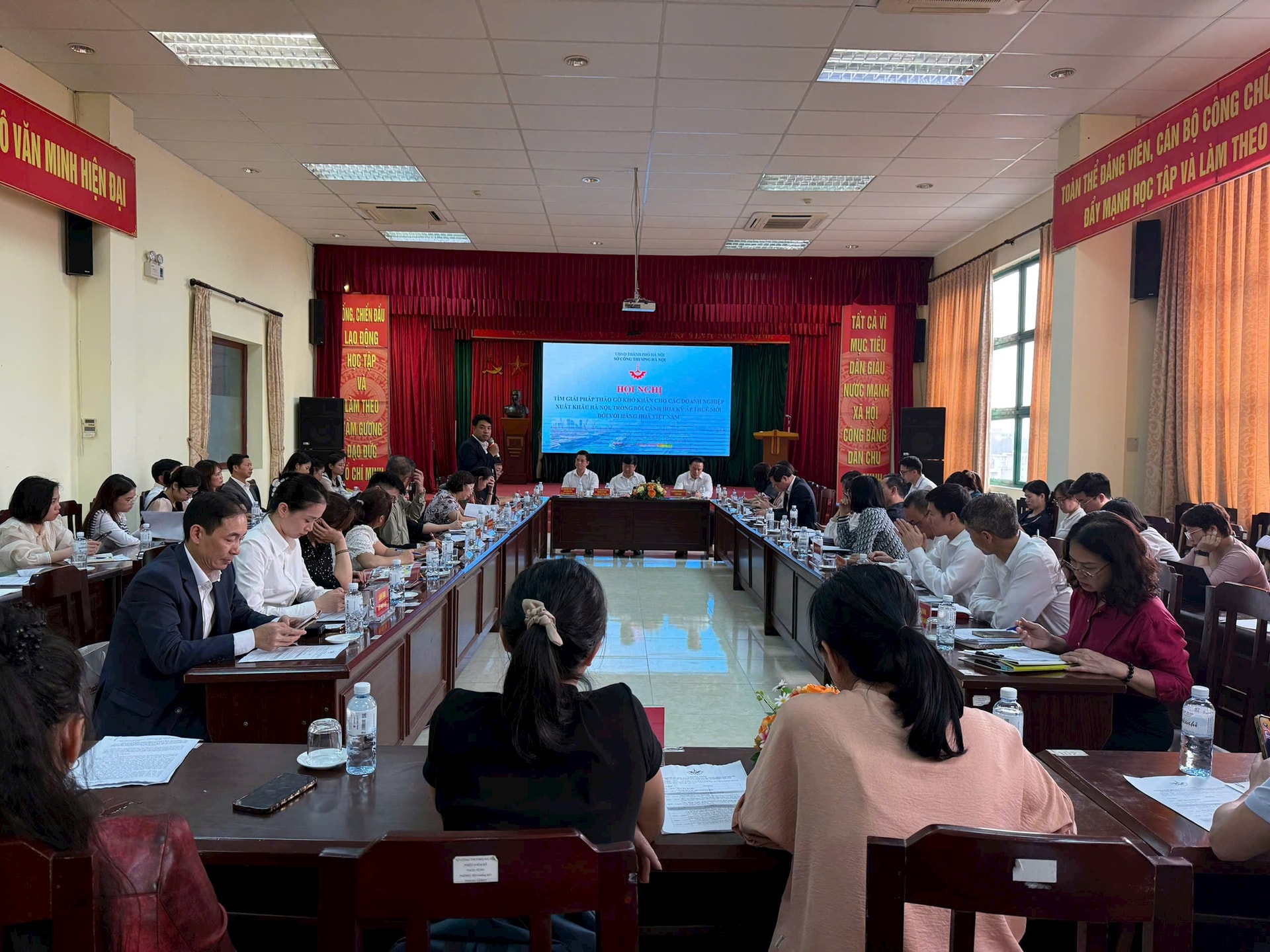 Hà Nội đối mặt thách thức xuất khẩu lớn nếu Mỹ áp thuế 46%: GRDP có thể giảm tới 0,5%