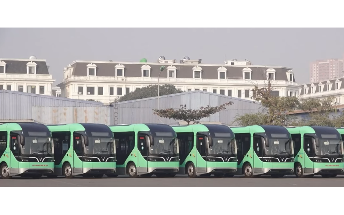 Hà Nội đẩy nhanh lộ trình chuyển đổi 100% xe buýt sang sử dụng điện, năng lượng xanh trước năm 2030