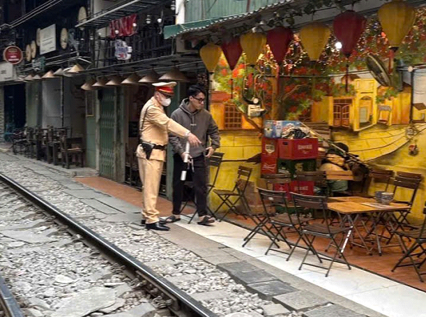 “Vành đai an toàn đường sắt”: Gạt bỏ điểm đen check-in, dựng lại kỷ cương hành lang tàu hỏa Thủ đô