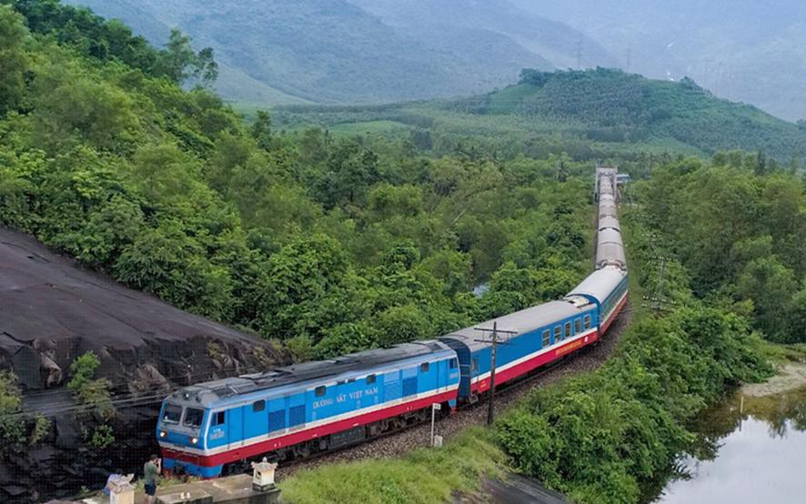 Ngành Đường sắt tăng chuyến, ưu đãi vé nhân dịp Giỗ Tổ, 30-4 và 1-5