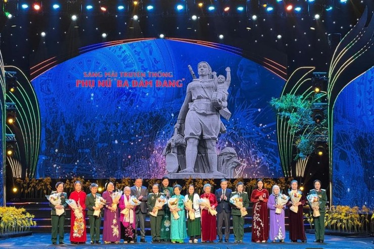 Phụ nữ Hà Nội lan tỏa tri ân và khát vọng thống nhất: Chuỗi hoạt động ý nghĩa kỷ niệm 50 năm Giải phóng miền Nam
