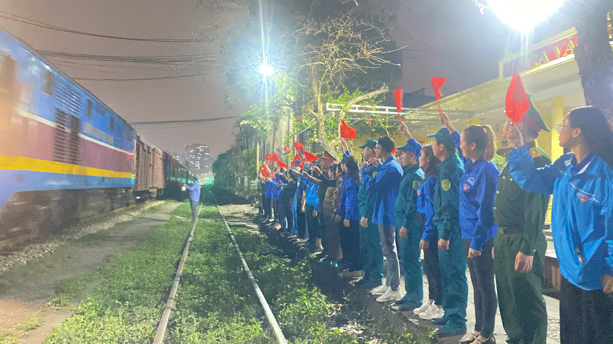 Trang nghiêm, xúc động lễ tiễn đoàn quân Nam tiến tại ga Văn Điển: Niềm tin từ lòng dân Thủ đô