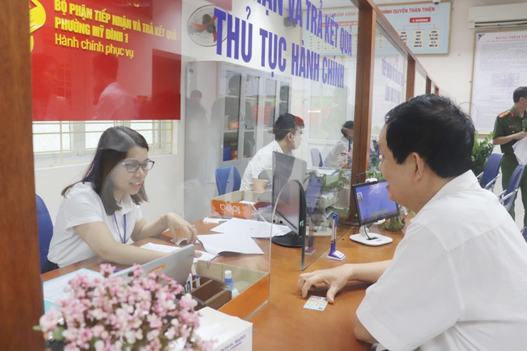 Hà Nội công bố đường dây nóng tiếp nhận phản ánh chậm trễ xử lý hồ sơ “làn xanh”