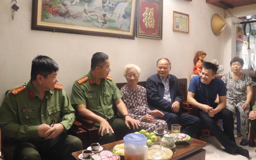 Công an Thủ đô tri ân cán bộ lão thành, gia đình liệt sĩ - tiếp nối truyền thống, vun đắp niềm tin