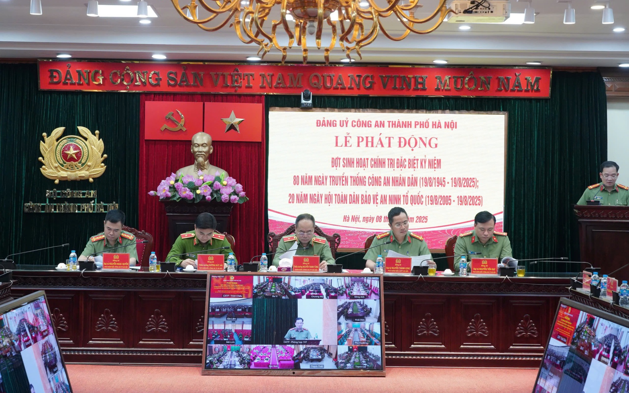 Công an Hà Nội phát động đợt sinh hoạt chính trị đặc biệt: Siết chặt kỷ luật, rèn đạo đức, khơi dậy tinh thần “vì nước quên thân, vì dân phục vụ”