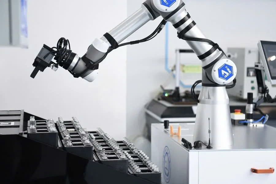 Hà Nội phê duyệt đề cương nghiên cứu chính sách thu hút đầu tư vào công nghiệp vi mạch bán dẫn và trí tuệ nhân tạo, công nghệ số và các ngành mới nổi 