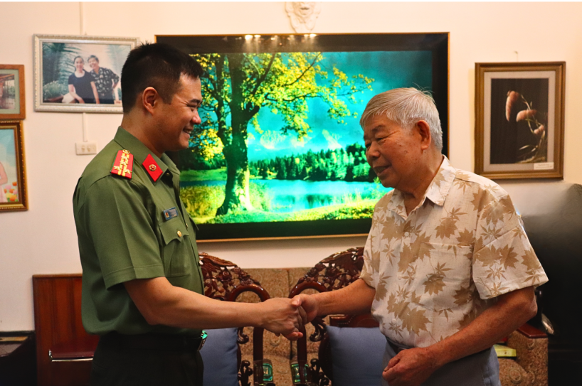 Công an Thủ đô tri ân các thế hệ cán bộ lão thành, liệt sĩ Công an nhân dân