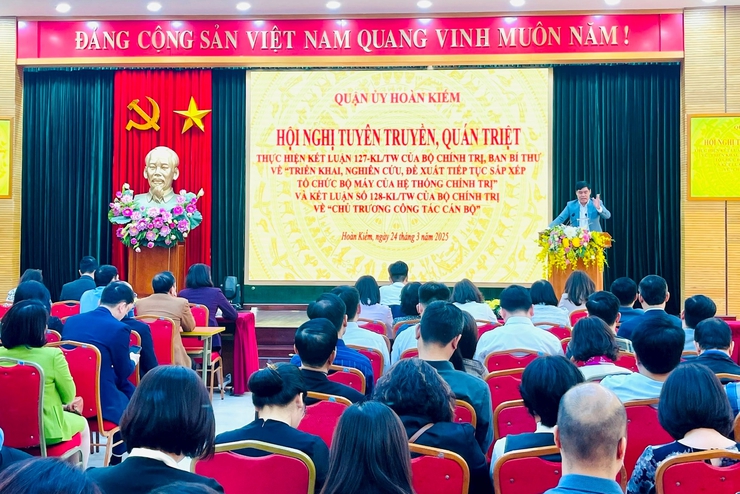 Quận Hoàn Kiếm đẩy mạnh tinh gọn tổ chức, nâng cao hiệu quả quản lý, phục vụ nhân dân