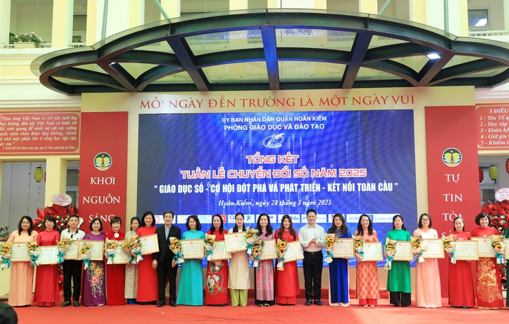 Quận Hoàn Kiếm bứt phá trong chuyển đổi số giáo dục: Khơi dậy trí tuệ số, lan tỏa tinh thần đổi mới