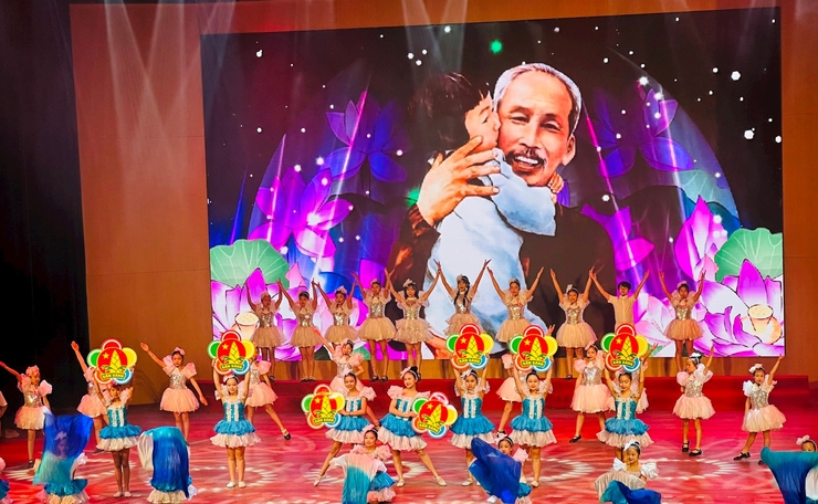Thiếu nhi Hà Nội - Hà Nam giao lưu nghệ thuật “Hoa thơm dâng Bác”: Thắt chặt tình đoàn kết, vun bồi lý tưởng sống đẹp