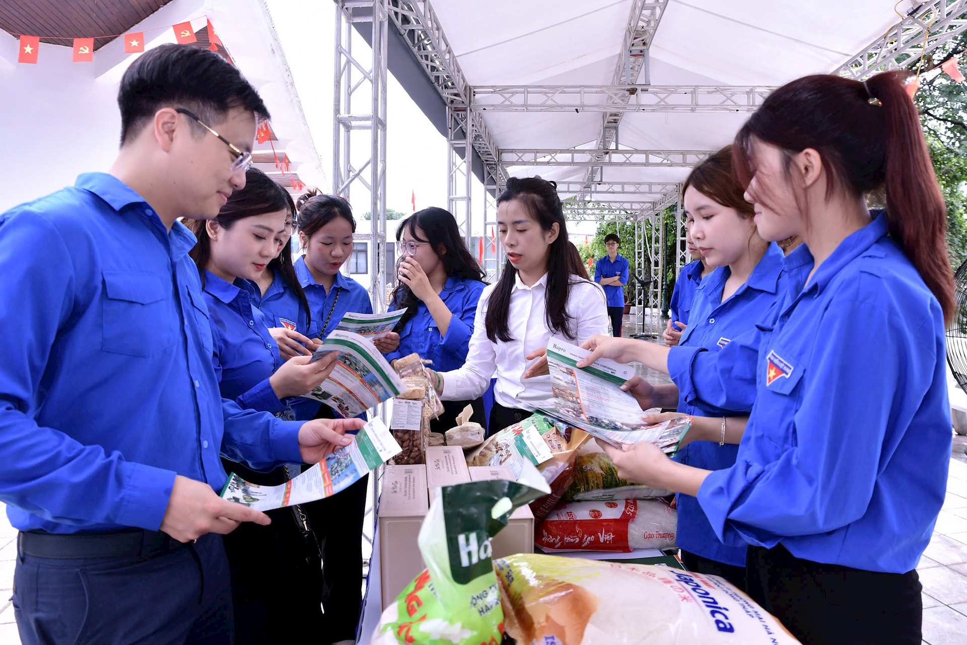 Tuổi trẻ Thủ đô lan tỏa văn hóa tiêu dùng hàng Việt bằng trải nghiệm truyền thống
