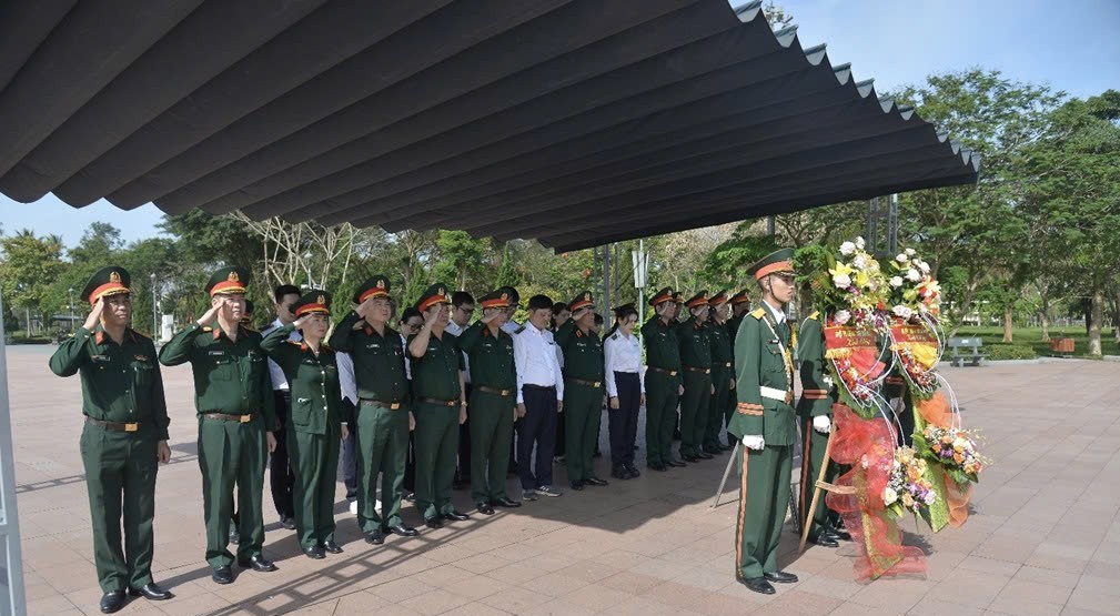 Thành kính tri ân tại Thành cổ Quảng Trị và Vĩ tuyến 17 - Hành trình trở về miền ký ức hào hùng của dân tộc