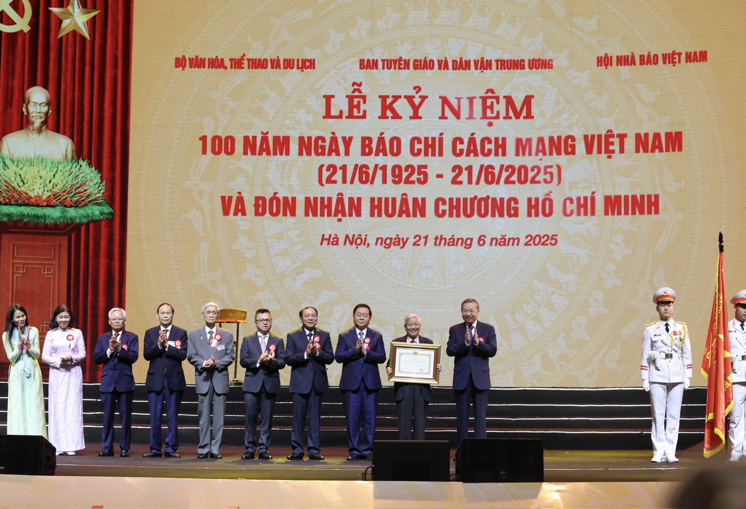 Báo chí phải trở thành lực lượng kiến tạo niềm tin, cổ vũ khát vọng phát triển