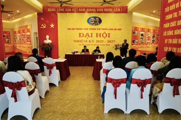 Phát huy vai trò nòng cốt trong công tác tuyên truyền, Chi bộ Trung tâm Thông tin Triển lãm Hà Nội bước vào nhiệm kỳ mới với tinh thần đổi mới, sáng tạo