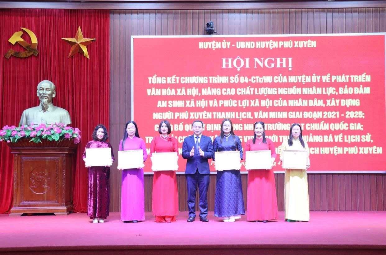 Huyện Phú Xuyên nâng tầm giá trị văn hóa - xã hội, lan tỏa hình ảnh vùng đất làng nghề năng động trong kỷ nguyên mới