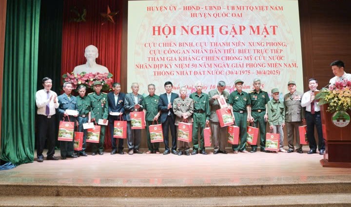 Huyện Quốc Oai gặp mặt thân tình các nhân chứng lịch sử, tri ân những đóng góp cho đại thắng mùa Xuân 1975