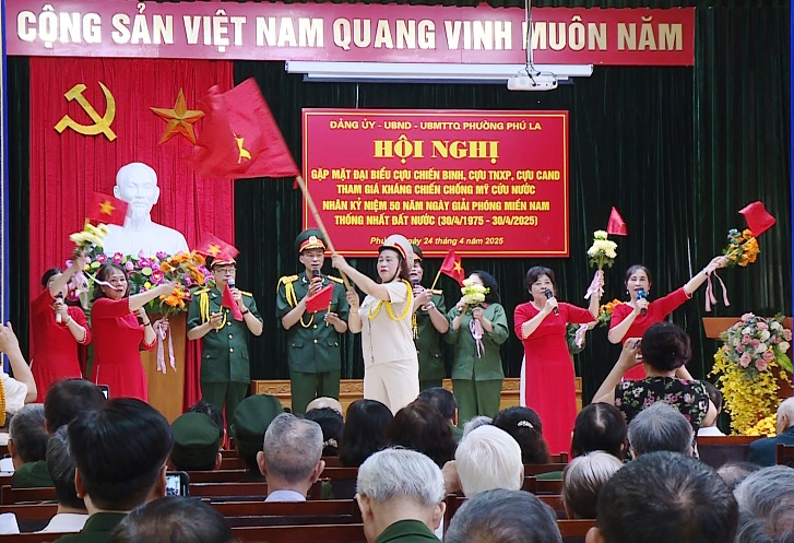 Phường Phú La kỷ niệm 50 năm Đại thắng mùa Xuân: Phát huy truyền thống cách mạng, chung sức xây dựng đô thị văn minh