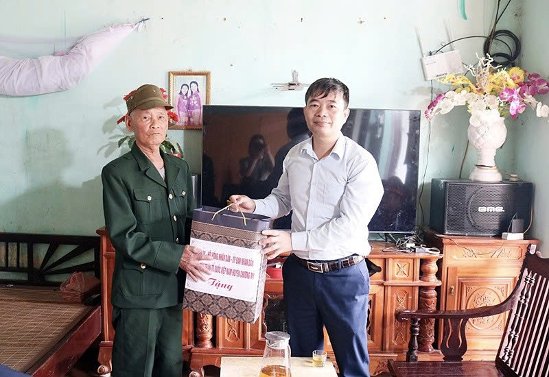 Lãnh đạo huyện Chương Mỹ tri ân gia đình chính sách, lan tỏa đạo lý “Uống nước nhớ nguồn”