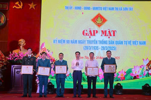 Sơn Tây kỷ niệm 90 năm Ngày truyền thống Dân quân tự vệ: Khẳng định vai trò lực lượng nòng cốt giữ gìn an ninh, phát triển địa phương