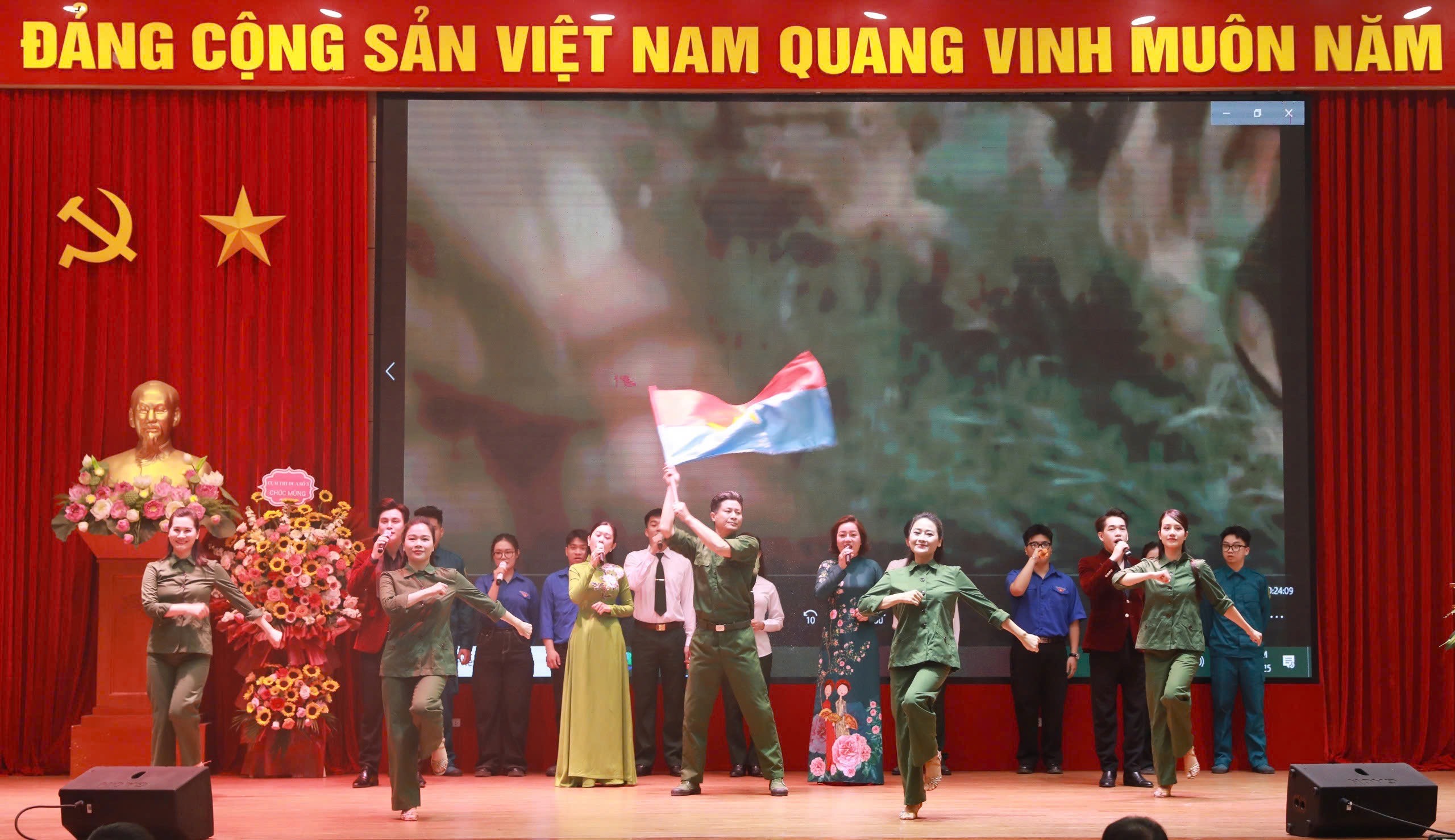 Quận Hai Bà Trưng tri ân những nhân chứng lịch sử, lan tỏa giá trị Đại thắng mùa Xuân 1975