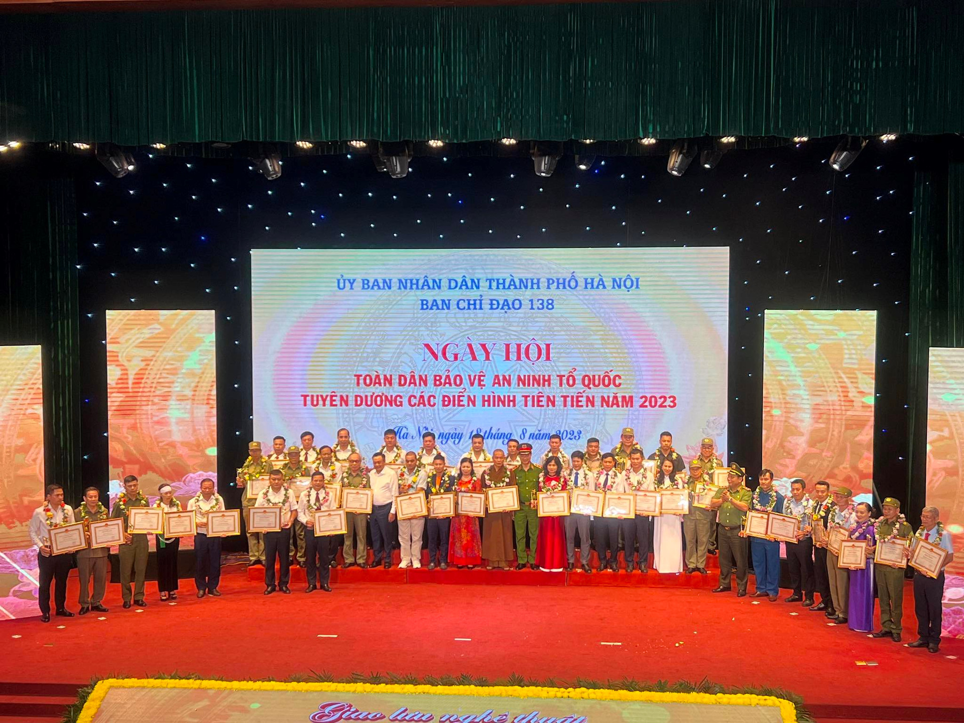 Những bông hoa đẹp trong lực lượng Công an Thủ đô