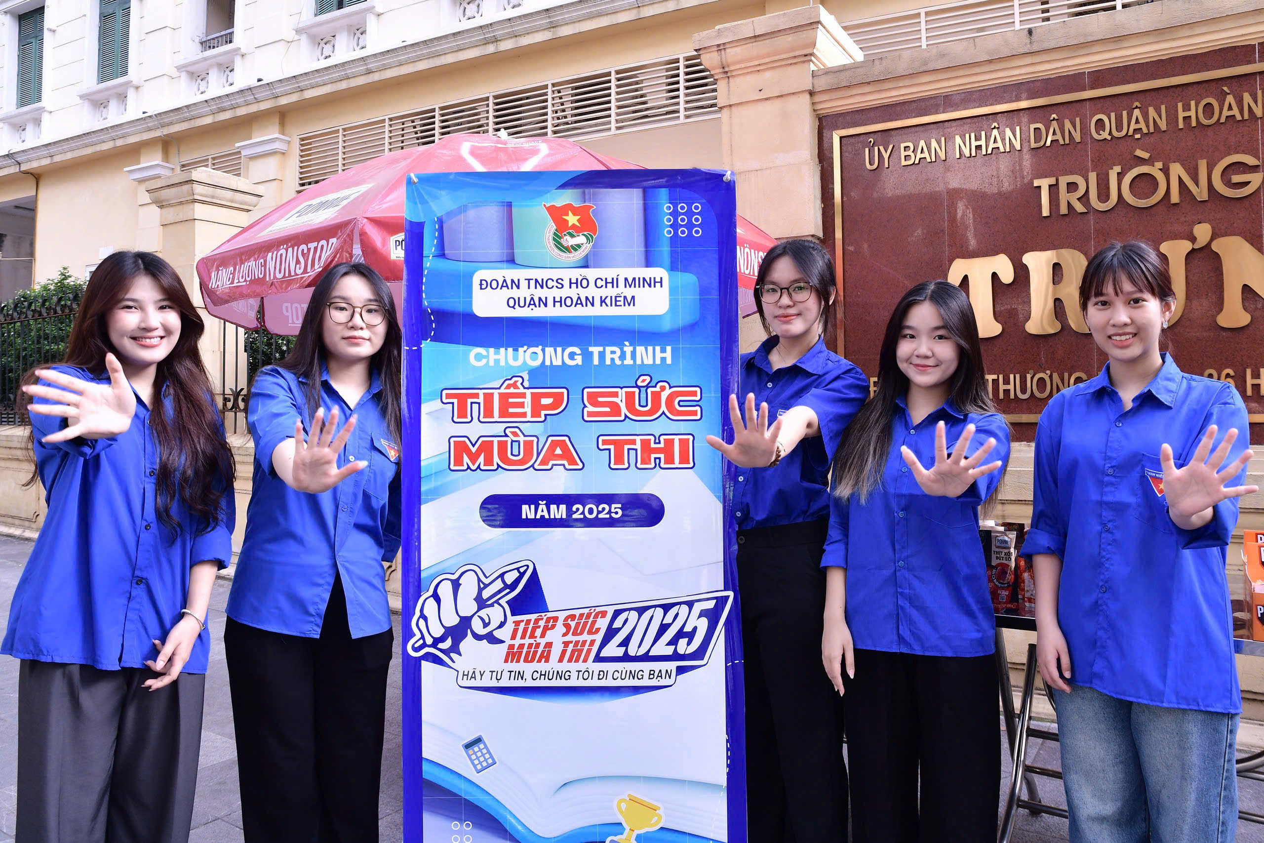 “Tiếp sức mùa thi” 2025: Áo xanh thầm lặng đồng hành cùng các sĩ tử