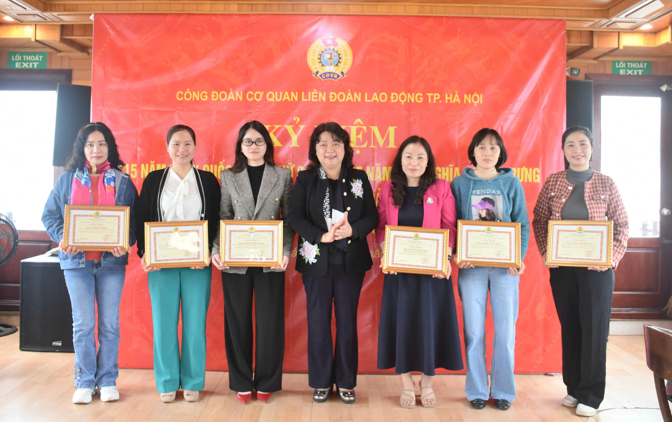 Lan tỏa khí chất “Giỏi việc nước, đảm việc nhà” trong nữ công nhân viên chức lao động Thủ đô