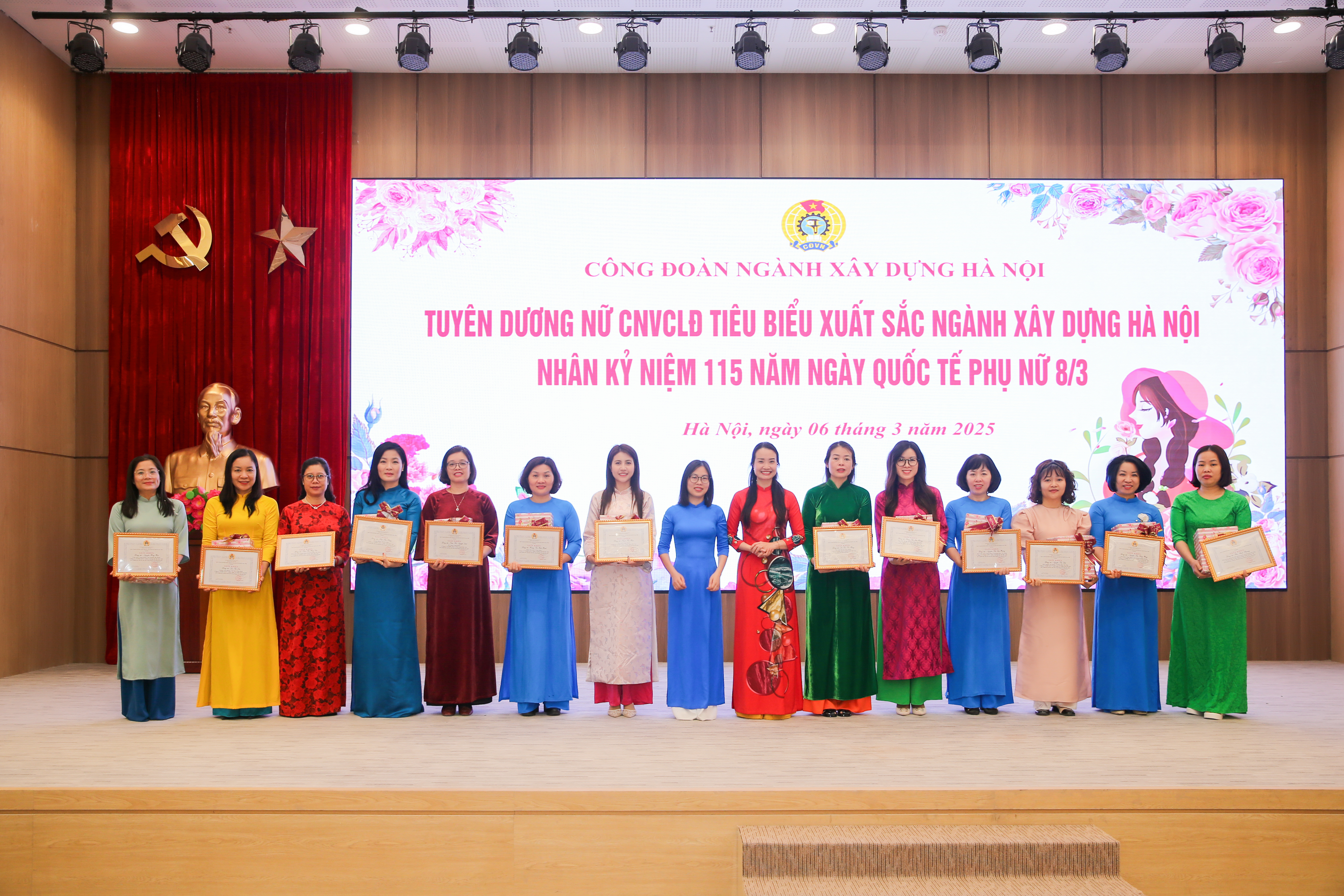 Phong trào “Giỏi việc nước - Đảm việc nhà” của nữ CNVCLĐ ngành Xây dựng Hà Nội: Tự tin vươn lên trong kỷ nguyên mới