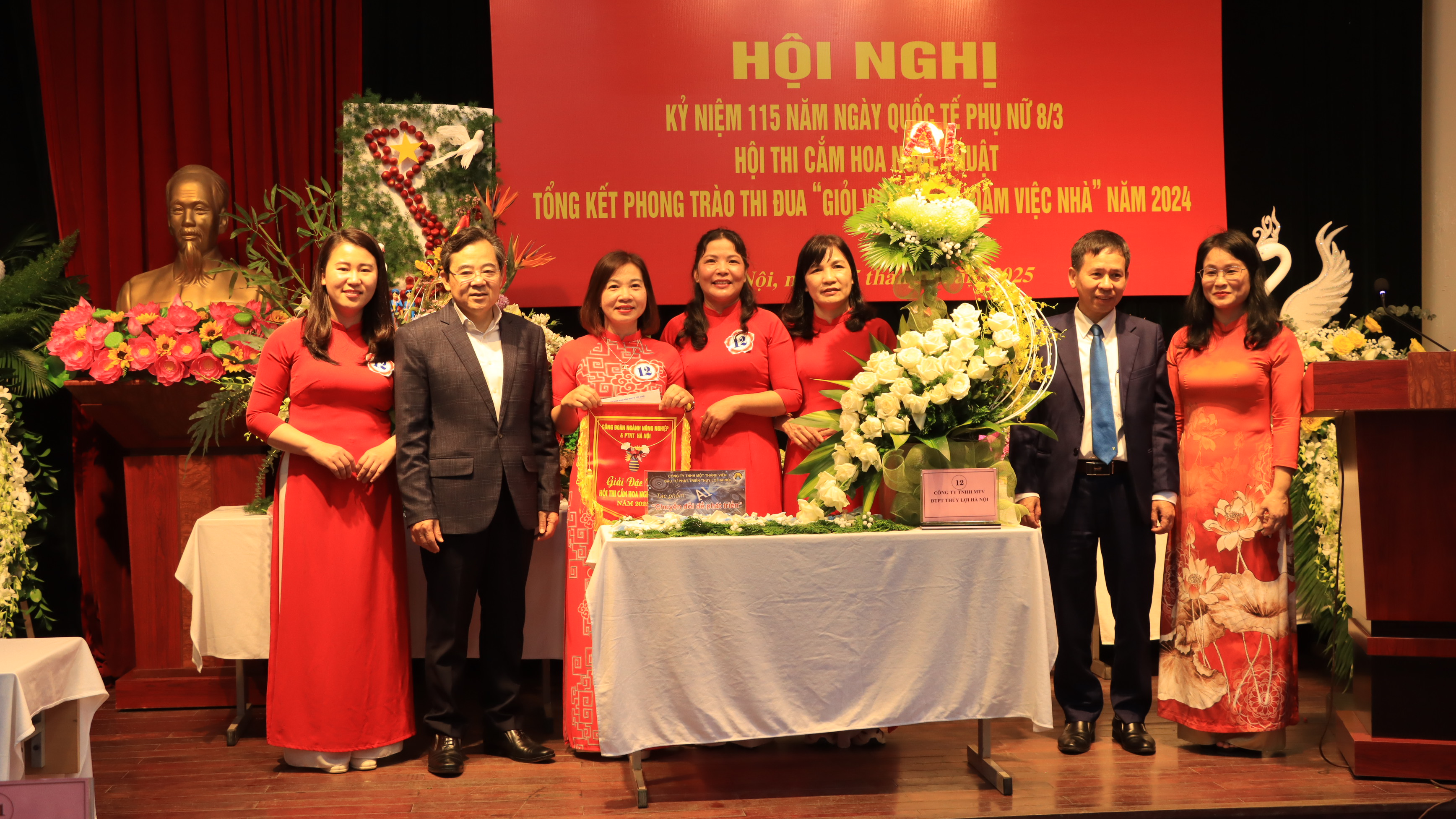 Tự hào nữ CNVCLĐ ngành nông nghiệp Hà Nội: Tỏa sáng trong phong trào thi đua, giữ vững phẩm chất phụ nữ thời đại mới