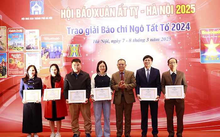 Hội Báo Xuân Ất Tỵ - Hà Nội 2025: Nâng cao giá trị nghề báo và tôn vinh những tác phẩm xuất sắc viết về Thủ đô