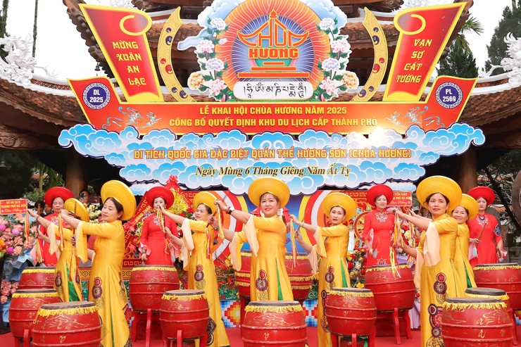 Hà Nội ghi nhận sự tăng trưởng mạnh mẽ trong ngành Du lịch: Lượng khách tăng mạnh và thu nhập từ du lịch đạt kỷ lục