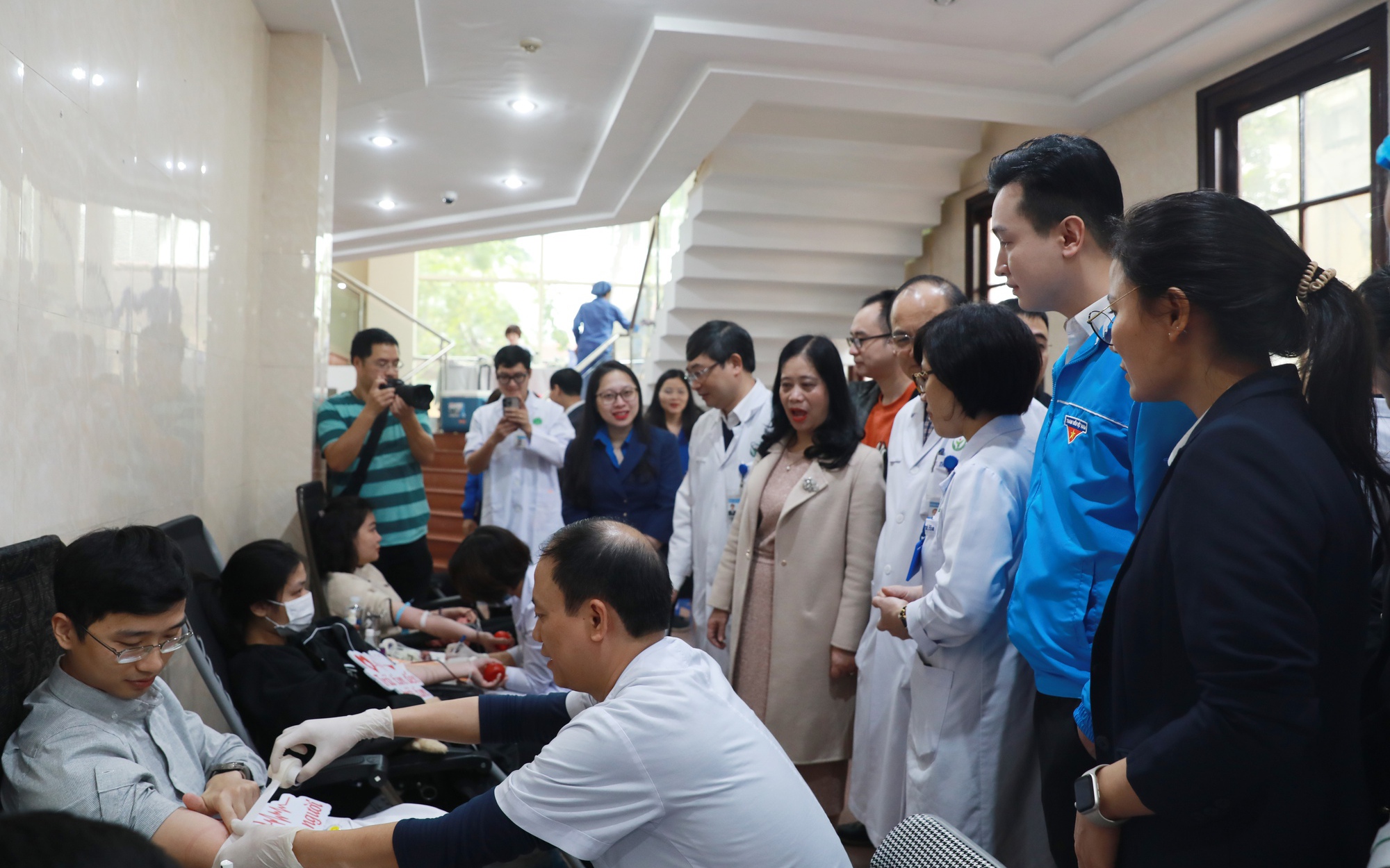 Thanh niên Hoàn Kiếm xung kích vì cộng đồng, lan tỏa yêu thương từ Lễ hội Xuân hồng