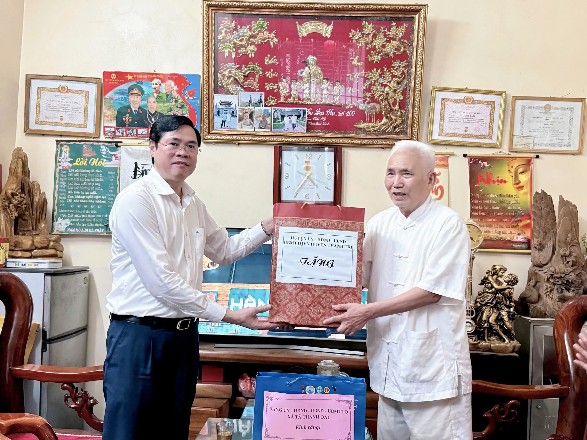 Lan tỏa đạo lý “Uống nước nhớ nguồn”: Huyện Thanh Trì tri ân người có công, tiếp sức tinh thần cho kỷ nguyên mới
