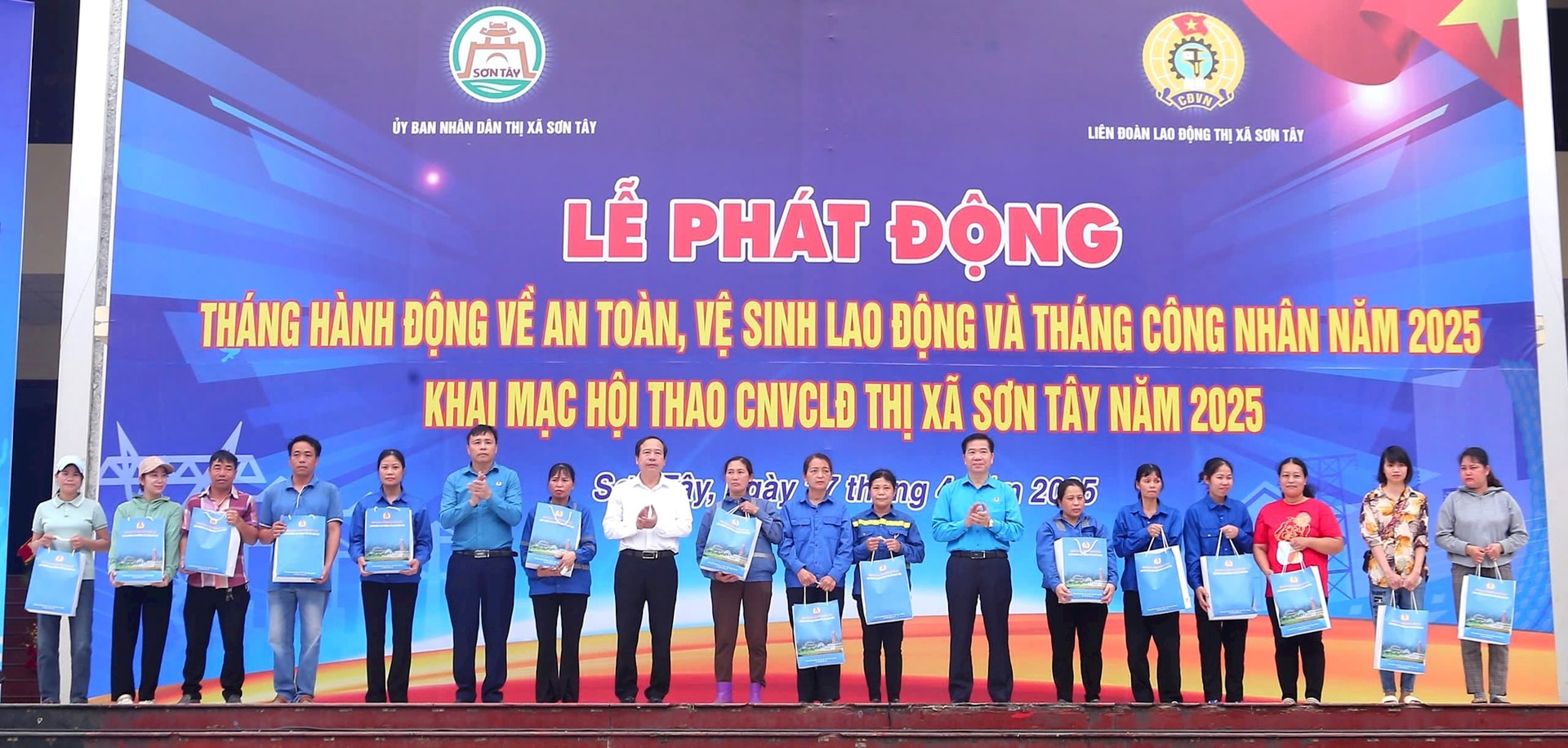 Sơn Tây phát động Tháng công nhân và Tháng hành động về an toàn lao động: Tôn vinh người lao động, thúc đẩy văn hóa an toàn tại nơi làm việc
