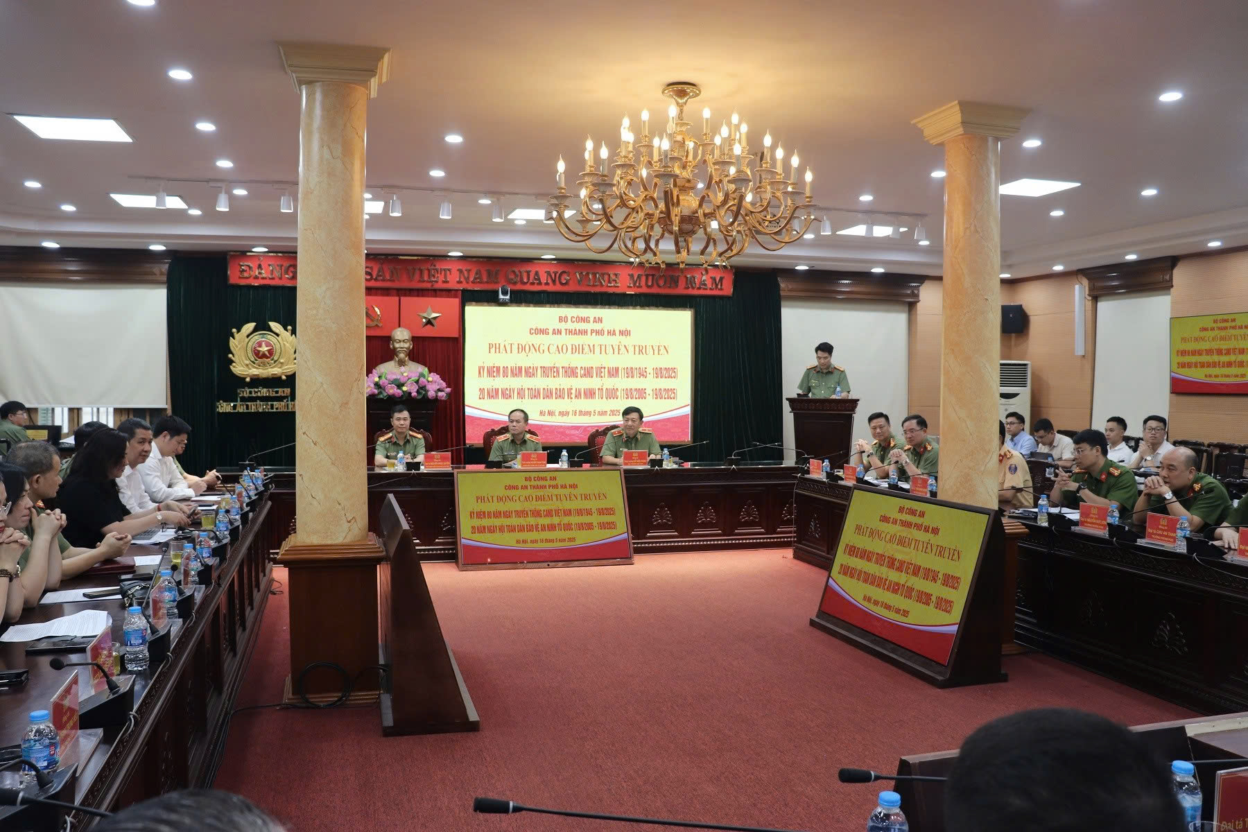 Hà Nội phát động cao điểm tuyên truyền kỷ niệm 80 năm Ngày truyền thống Công an nhân dân: Lan tỏa giá trị, khẳng định niềm tin, xây dựng thế trận lòng dân vững chắc