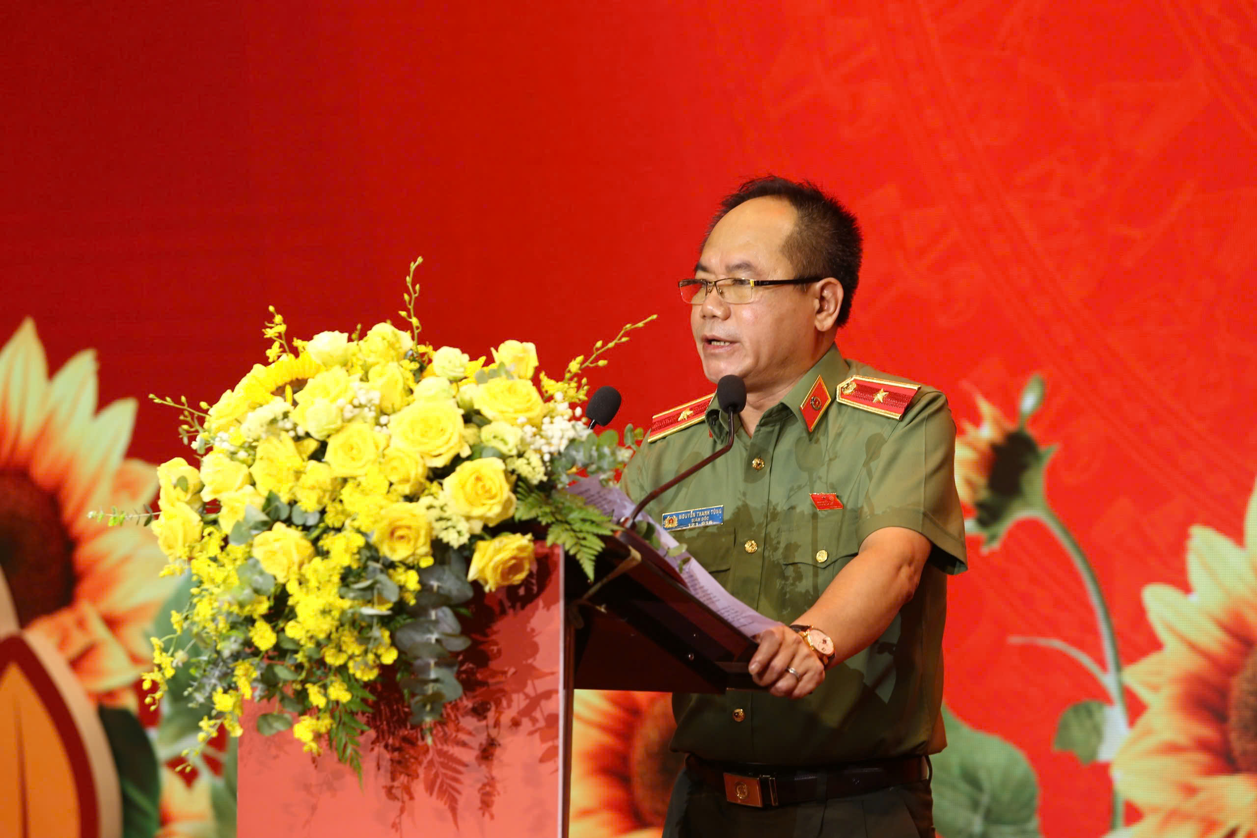Công an Thủ đô lan tỏa phong trào học tập và làm theo Bác, vinh danh những bông hoa đẹp trong vườn hoa thi đua Vì an ninh Tổ quốc