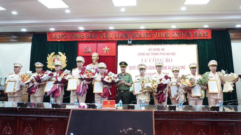 Công an Hà Nội tri ân những người lính đã hoàn thành sứ mệnh, mở lối cho thế hệ mới tiếp bước
