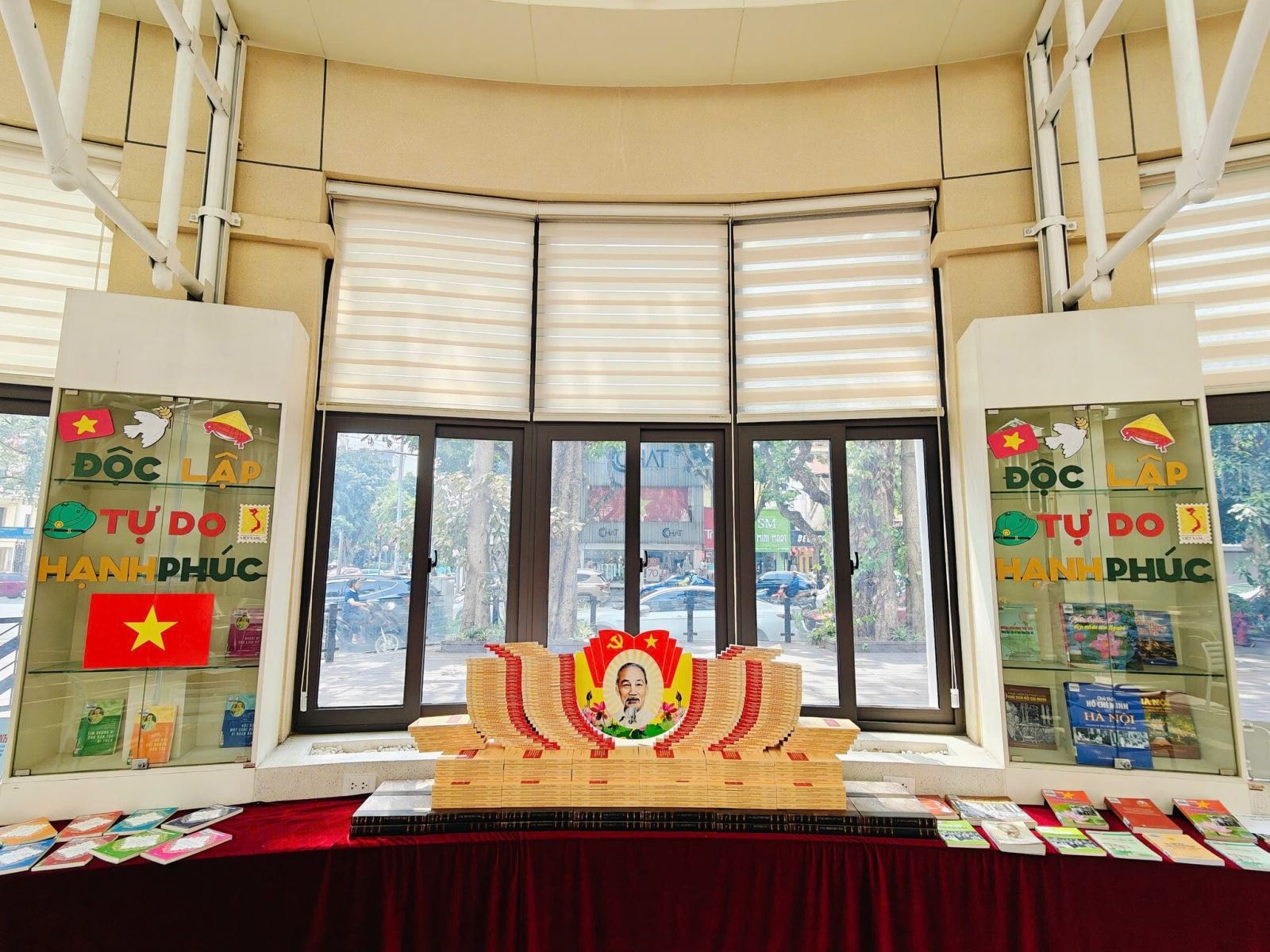 Lan tỏa giá trị trường tồn của tư tưởng Hồ Chí Minh qua trưng bày sách “Hồ Chí Minh đẹp nhất tên Người”