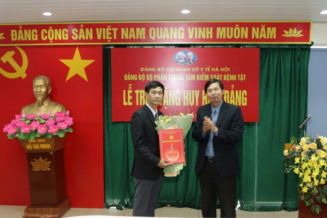 Đảng bộ Sở Y tế trao Huy hiệu 30 năm tuổi đảng cho đảng viên: Khẳng định giá trị cống hiến, lan tỏa động lực phấn đấu