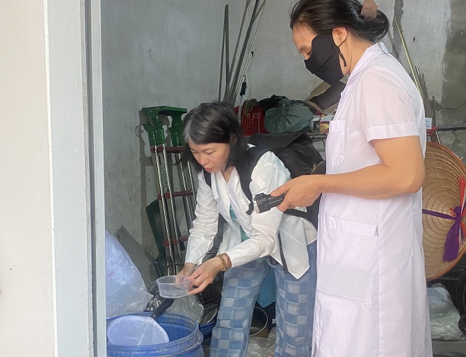 Phường Dương Nội siết chặt phòng chống sốt xuất huyết: Tổng vệ sinh môi trường, diệt bọ gậy ngăn dịch bùng phát