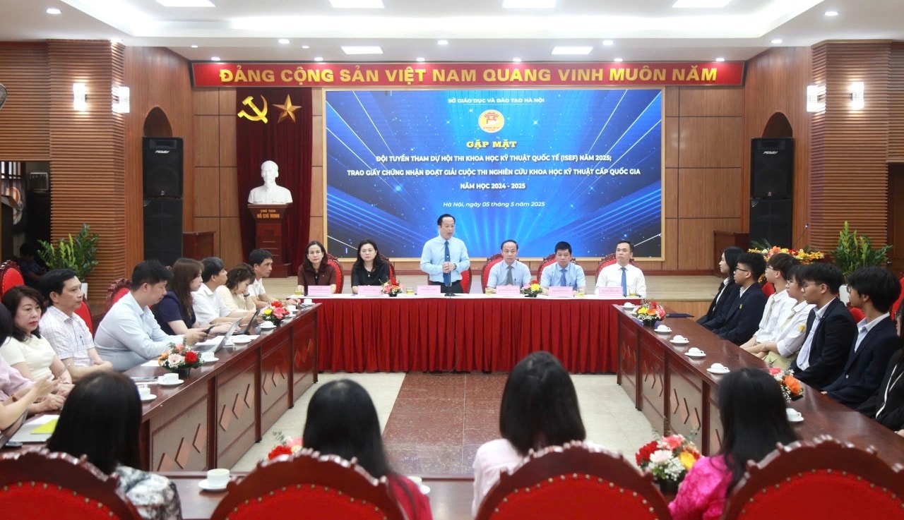 Vươn tầm trí tuệ Việt: Học sinh Hà Nội bước vào sân chơi khoa học toàn cầu